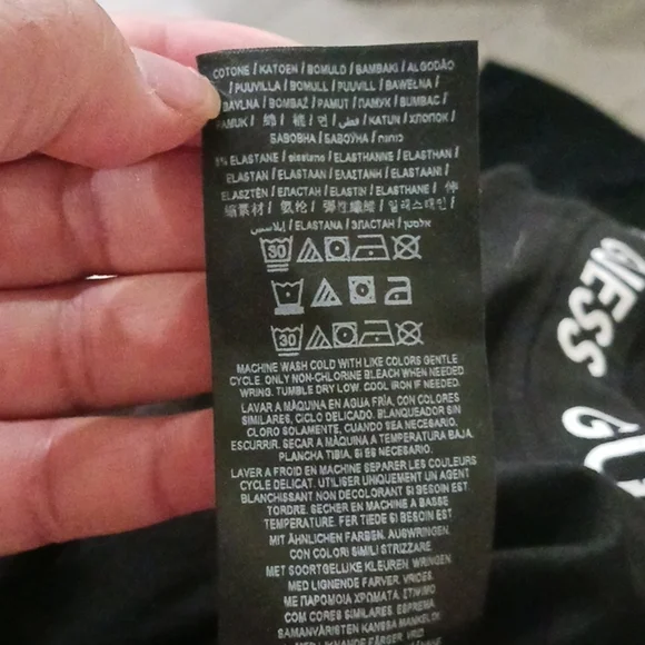 Women's Guess Logo Black and White Cropped Top. SIZE LARGE. - Picture 11 of 11